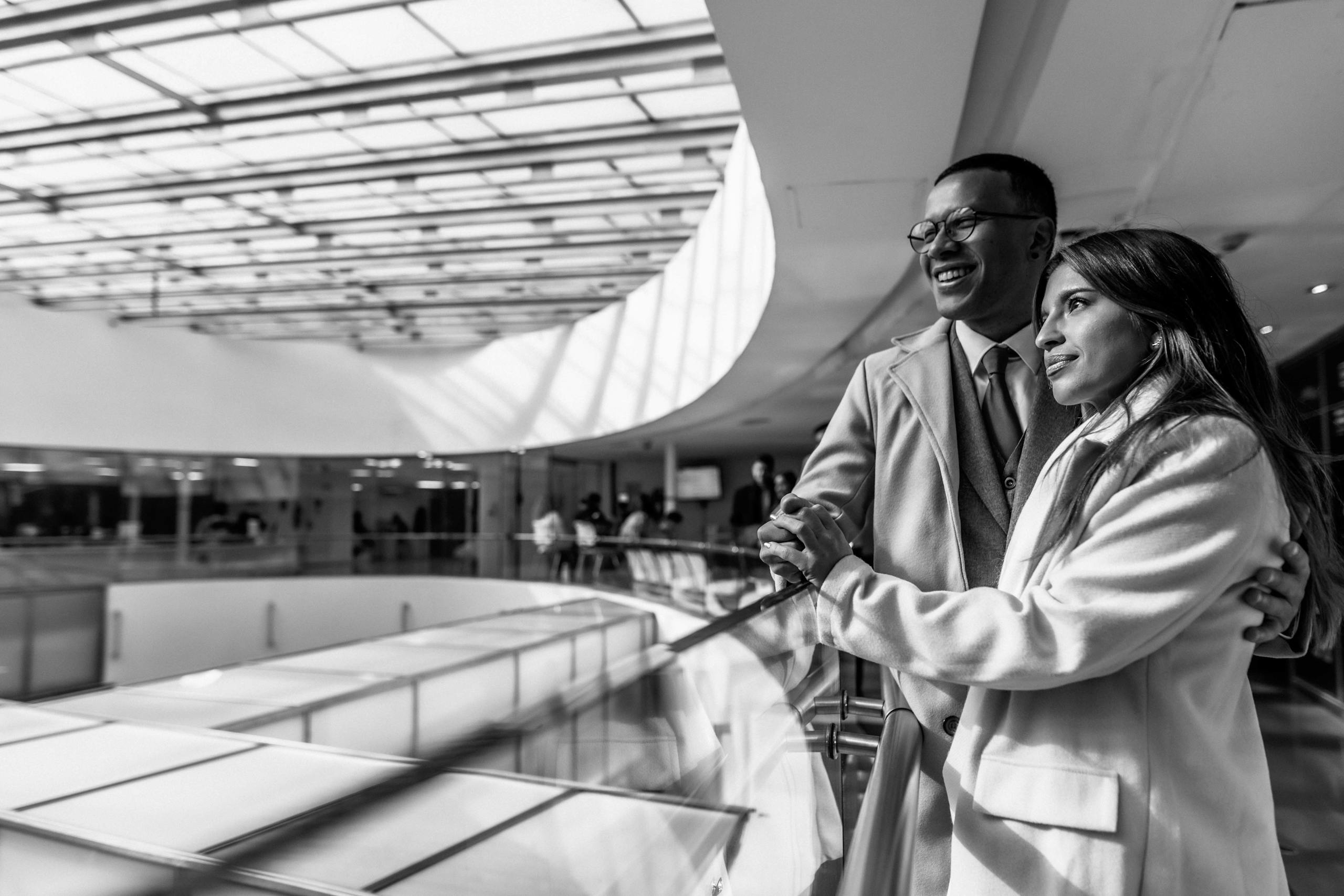 A joyful couple embracing in a modern indoor setting in Buenos Aires.