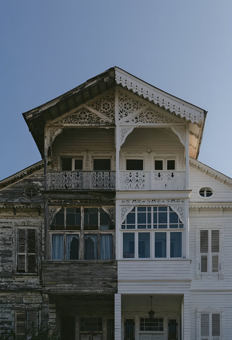 A split view of an old versus restored wooden house facade in Istanbul, showcasing contrast.