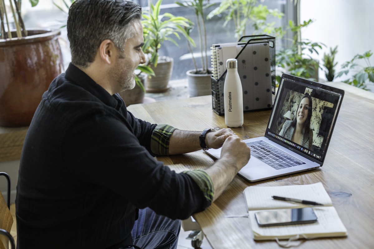 Building Trust in Long-Distance Relationships: Tips for Seniors Dating Overseas